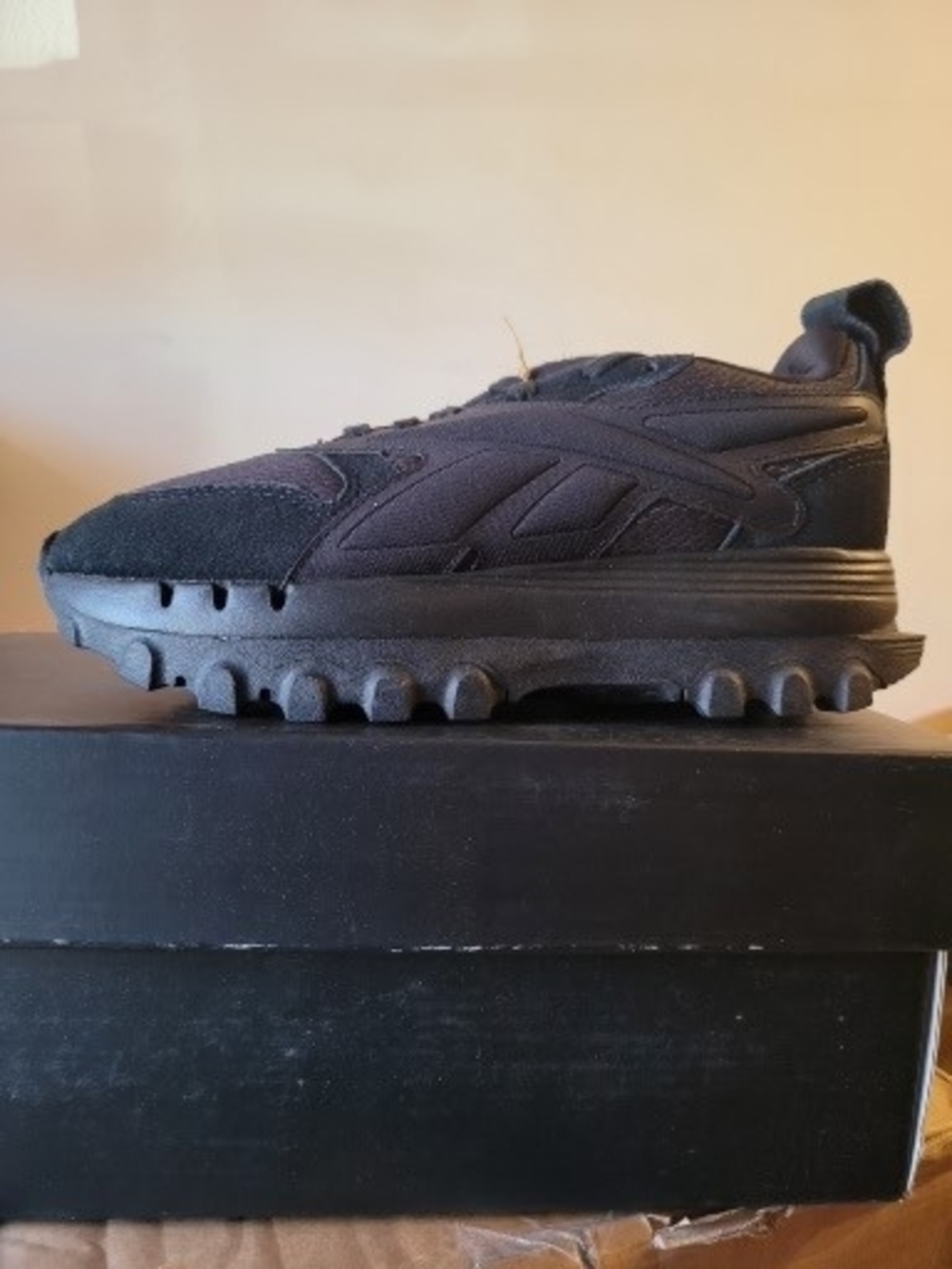 Reebok Womans Black Rugged Trail Sneaker